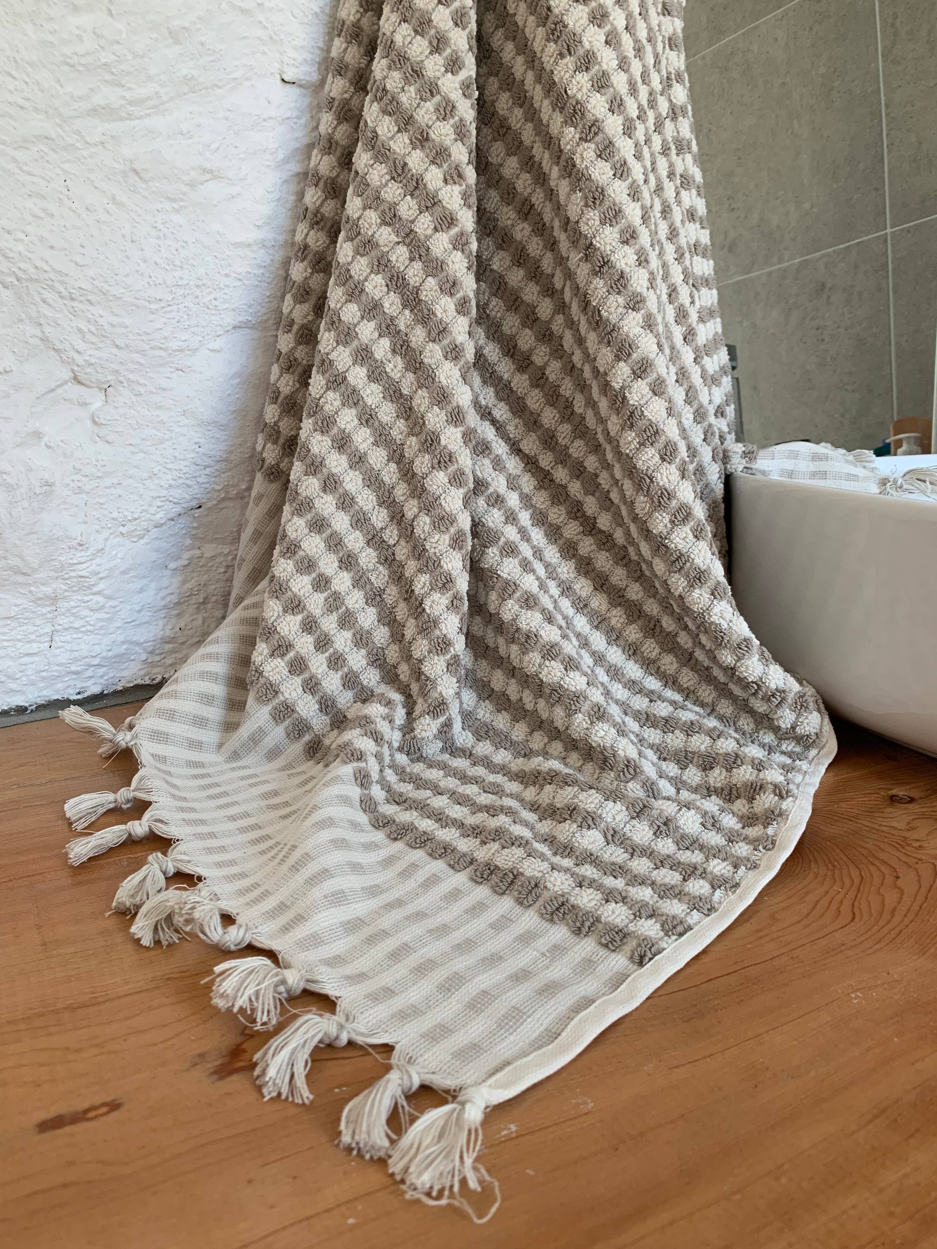 loom.ist - Dotted Terry Bath Towel: Taupe